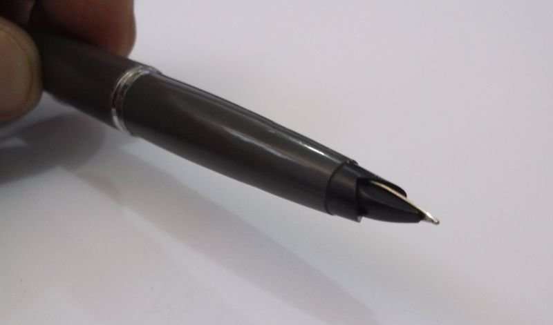 .....A VERY SMART VINTAGE PARKER FOUNTAIN PEN IN GOOD CONDITION .....