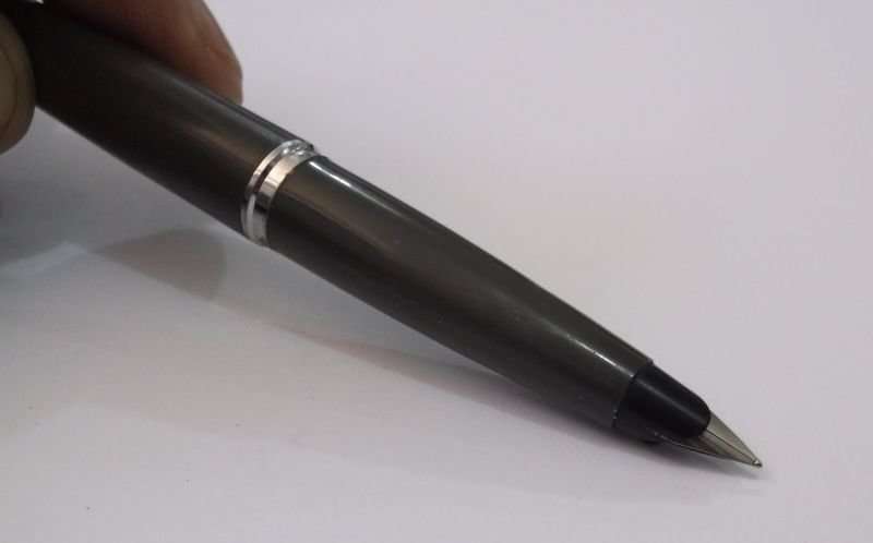 .....A VERY SMART VINTAGE PARKER FOUNTAIN PEN IN GOOD CONDITION .....