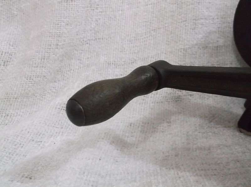 AWESOME !!! A VINTAGE MANUAL BENCH GRINDER ...WIND UP .... WORKS VERY WELL !!