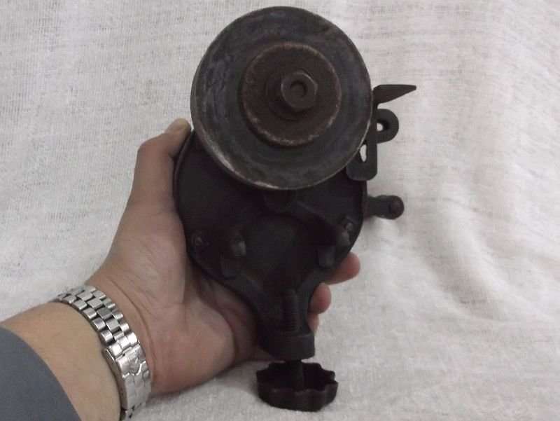 AWESOME !!! A VINTAGE MANUAL BENCH GRINDER ...WIND UP .... WORKS VERY WELL !!
