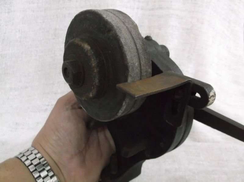 AWESOME !!! A VINTAGE MANUAL BENCH GRINDER ...WIND UP .... WORKS VERY WELL !!