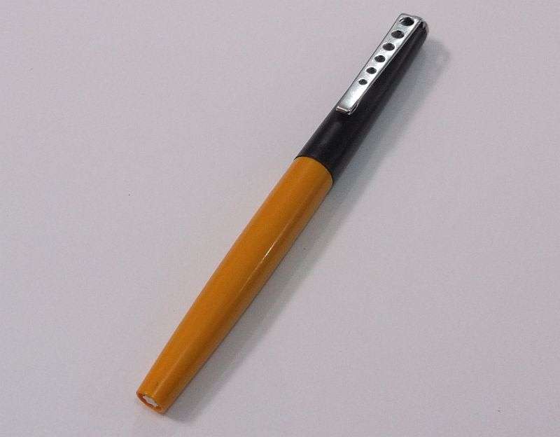 A TOTALLY COOL RARE VINTAGE 1970`S MONT BLANC "CARRERA"  FOUNTAIN PEN IN GREAT CONDITION !!! WOW !!!