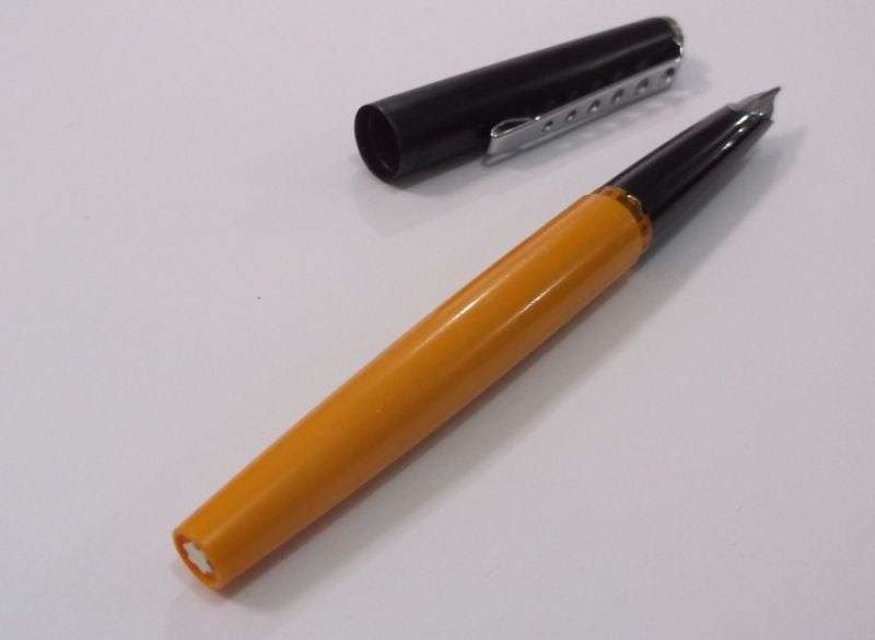 A TOTALLY COOL RARE VINTAGE 1970`S MONT BLANC "CARRERA"  FOUNTAIN PEN IN GREAT CONDITION !!! WOW !!!
