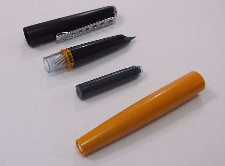 A TOTALLY COOL RARE VINTAGE 1970`S MONT BLANC "CARRERA"  FOUNTAIN PEN IN GREAT CONDITION !!! WOW !!!