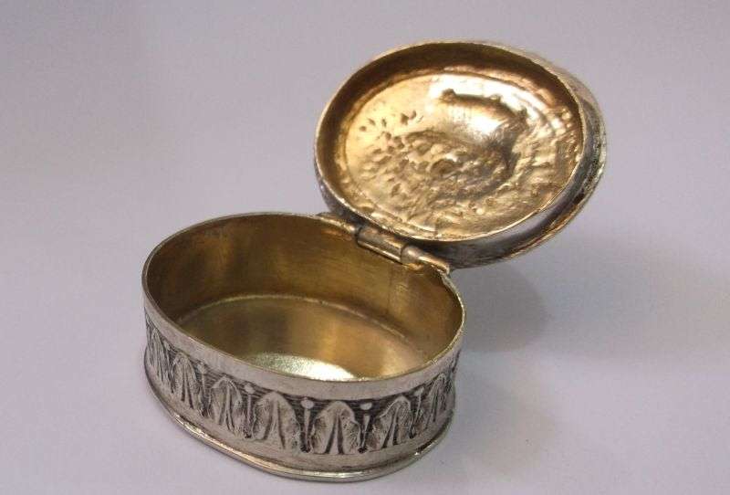 AN IMPORTANT ANTIQUE SOLID SILVER PILL BOX BY GERMAN SILVERSMITH KARL KURZ ....SUPER RARE !!!!!!!!!!