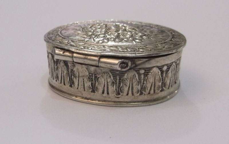 AN IMPORTANT ANTIQUE SOLID SILVER PILL BOX BY GERMAN SILVERSMITH KARL KURZ ....SUPER RARE !!!!!!!!!!