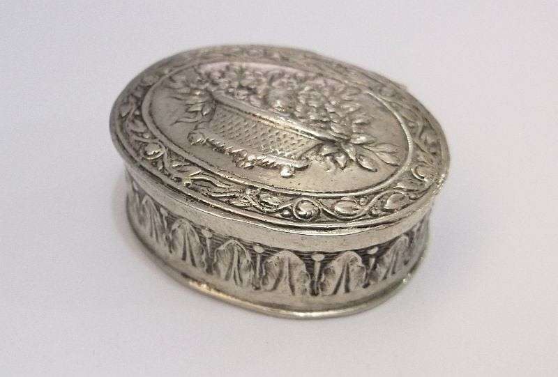 AN IMPORTANT ANTIQUE SOLID SILVER PILL BOX BY GERMAN SILVERSMITH KARL KURZ ....SUPER RARE !!!!!!!!!!