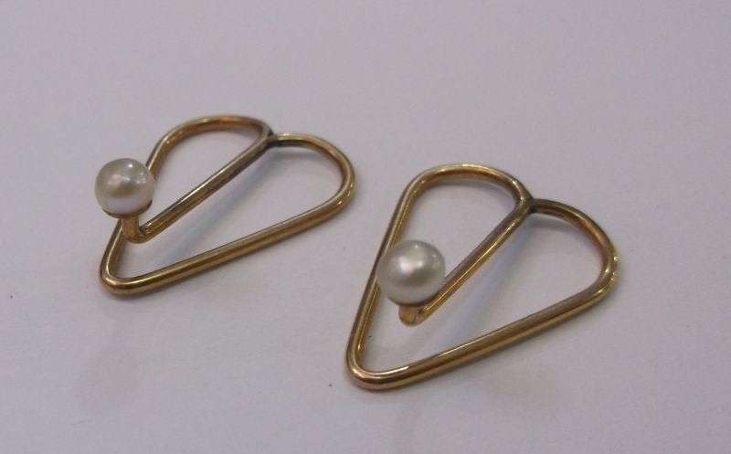 WOW !! A RARE PAIR OF COLLAR CLIPS "EMBELLISHMENTS" FROM THE VICTORIAN ERA WITH ORIGINAL BOX !!