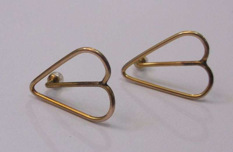 WOW !! A RARE PAIR OF COLLAR CLIPS "EMBELLISHMENTS" FROM THE VICTORIAN ERA WITH ORIGINAL BOX !!