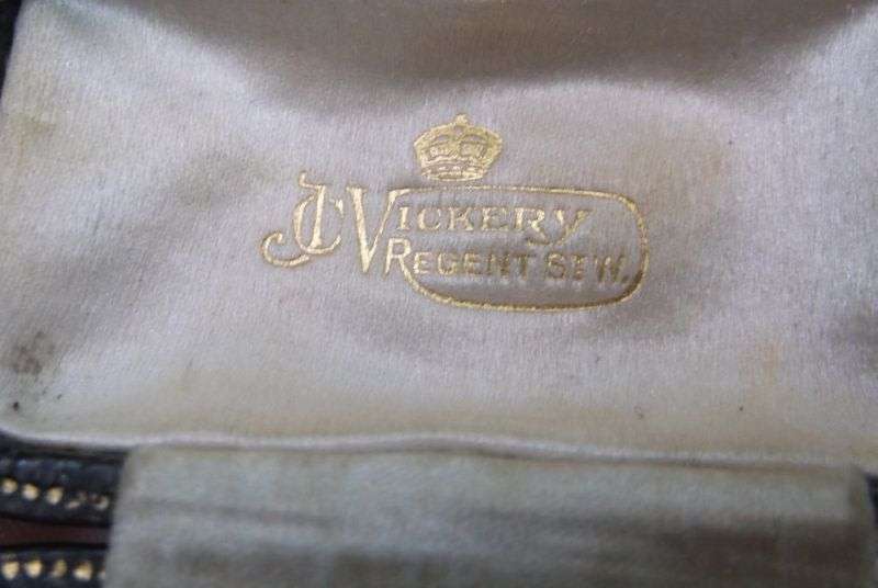 WOW !! A RARE PAIR OF COLLAR CLIPS "EMBELLISHMENTS" FROM THE VICTORIAN ERA WITH ORIGINAL BOX !!