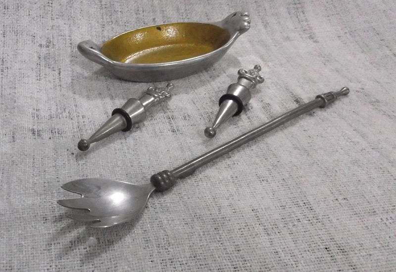 WOW !! WOW !! A CHARMING LOT OF DESIGNER ITEMS BY WELL KNOWN CARROL BOYES ...BID FOR ALL !!!