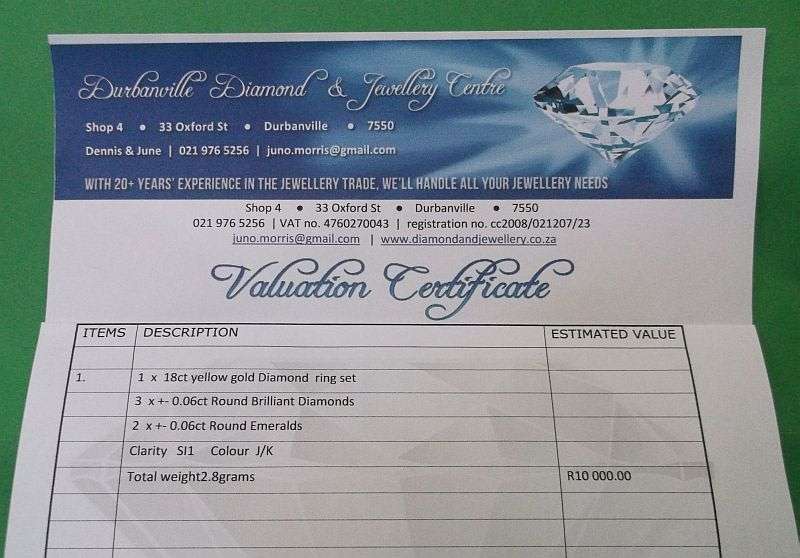 R 10 000 VALUE !!! A SPECTACULAR VINTAGE 18 CARAT GOLD RING SET WITH EMERALDS AND DIAMONDS ...WOW !!