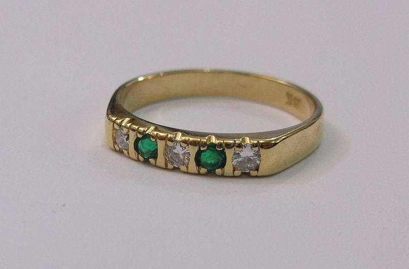 R 10 000 VALUE !!! A SPECTACULAR VINTAGE 18 CARAT GOLD RING SET WITH EMERALDS AND DIAMONDS ...WOW !!