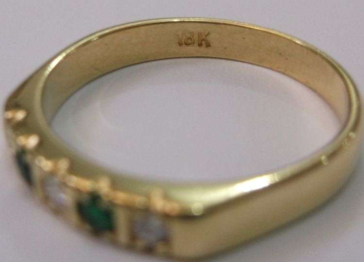 R 10 000 VALUE !!! A SPECTACULAR VINTAGE 18 CARAT GOLD RING SET WITH EMERALDS AND DIAMONDS ...WOW !!