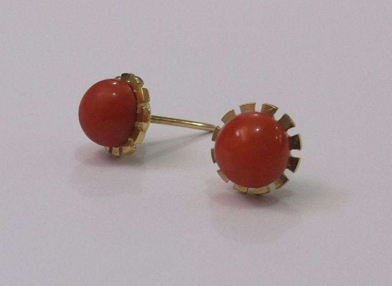A GORGEOUS VINTAGE PAIR OF 14 CARAT GOLD AND CORAL EARRINGS ...MUST HAVE !!