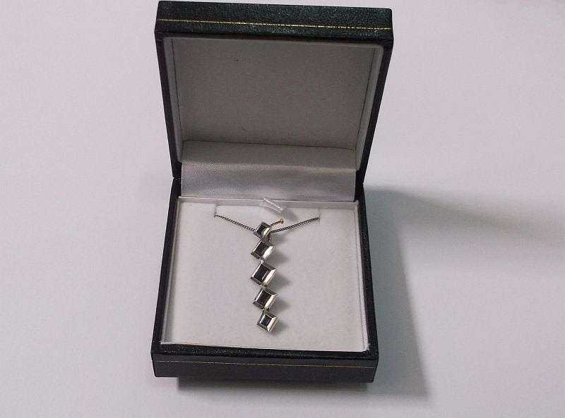 A GORGEOUS 9 CARAT WHITE GOLD PENDANT SET WITH 5 FACETED BLUE SAPPHIRES " UNIQUE DESIGNER PIECE "