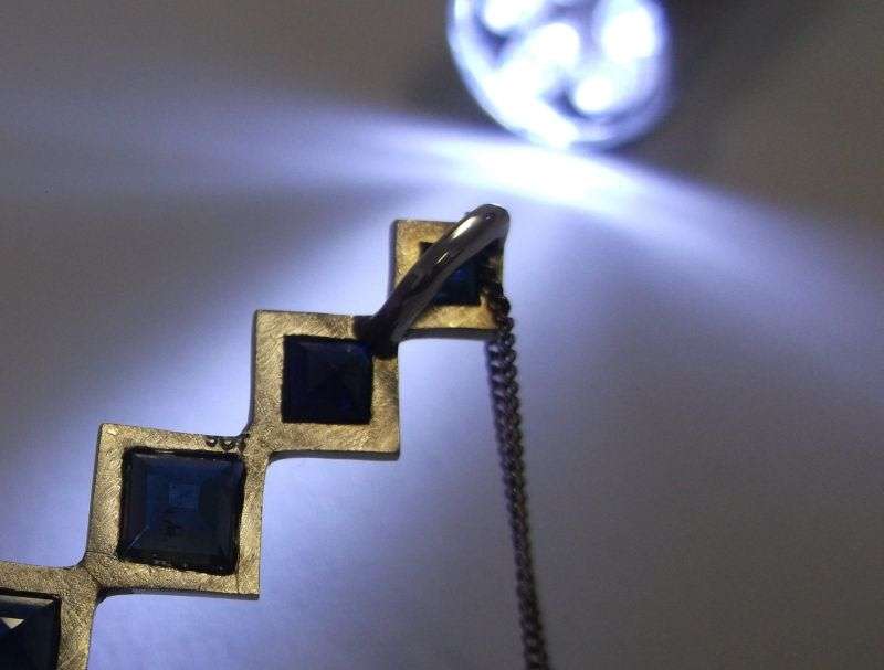 A GORGEOUS 9 CARAT WHITE GOLD PENDANT SET WITH 5 FACETED BLUE SAPPHIRES " UNIQUE DESIGNER PIECE "