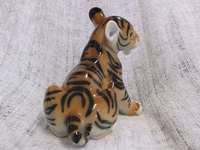 AN AWFULLY CUTE VINTAGE TIGER CUB PORCELAIN ORNAMENT BY LOMONOSOV USSR ...RUSSIAN QUALITY...WOW !!!