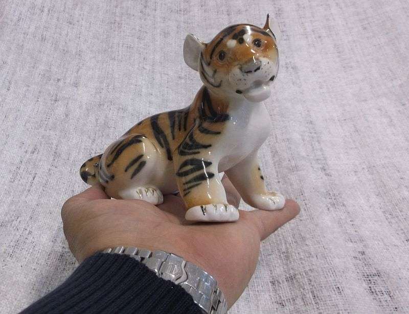 AN AWFULLY CUTE VINTAGE TIGER CUB PORCELAIN ORNAMENT BY LOMONOSOV USSR ...RUSSIAN QUALITY...WOW !!!