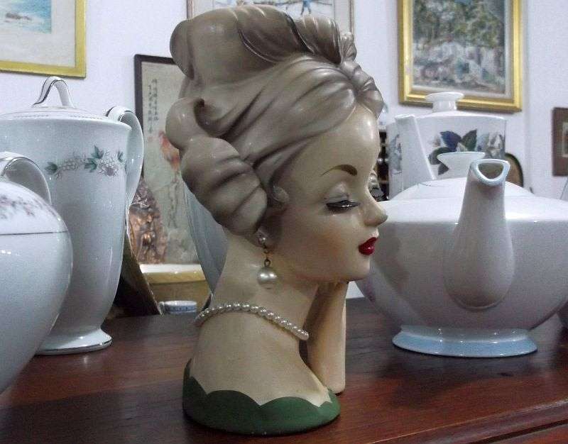 AN EXQUISITE AND RARE 1950`S JAPANESE PORCELAIN HEAD VASE...ULTRA STYLISH AND EYE CATCHING...WOW !!!