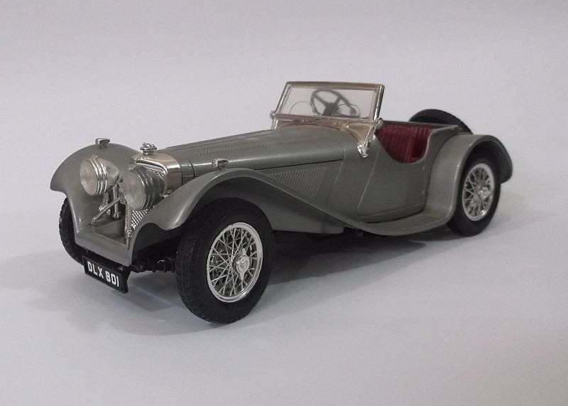 CLASS ACT !!! A 1:18 SCALE DIE CAST METAL DISPLAY MODEL OF THE 1937 JAGUAR SS 100 ....WOW !!!!!!!!!!