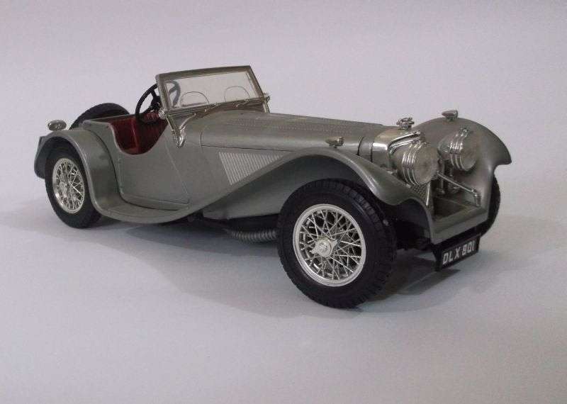 CLASS ACT !!! A 1:18 SCALE DIE CAST METAL DISPLAY MODEL OF THE 1937 JAGUAR SS 100 ....WOW !!!!!!!!!!
