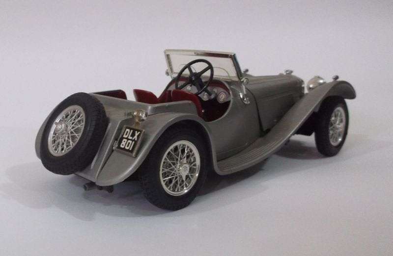 CLASS ACT !!! A 1:18 SCALE DIE CAST METAL DISPLAY MODEL OF THE 1937 JAGUAR SS 100 ....WOW !!!!!!!!!!