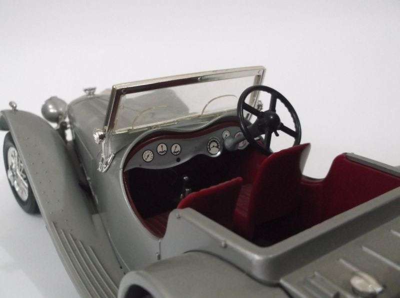 CLASS ACT !!! A 1:18 SCALE DIE CAST METAL DISPLAY MODEL OF THE 1937 JAGUAR SS 100 ....WOW !!!!!!!!!!