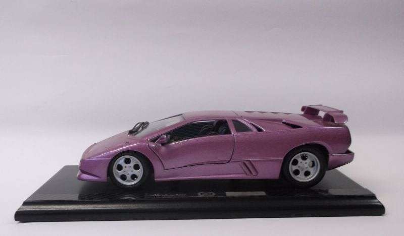 WOW !! A SUPERB QUALITY DIE CAST METAL 1:18 SCALE DISPLAY MODEL OF THE LAMBORGHINI 30 SE...STUNNER !