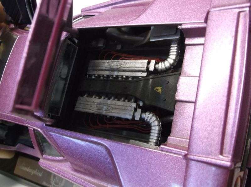 WOW !! A SUPERB QUALITY DIE CAST METAL 1:18 SCALE DISPLAY MODEL OF THE LAMBORGHINI 30 SE...STUNNER !