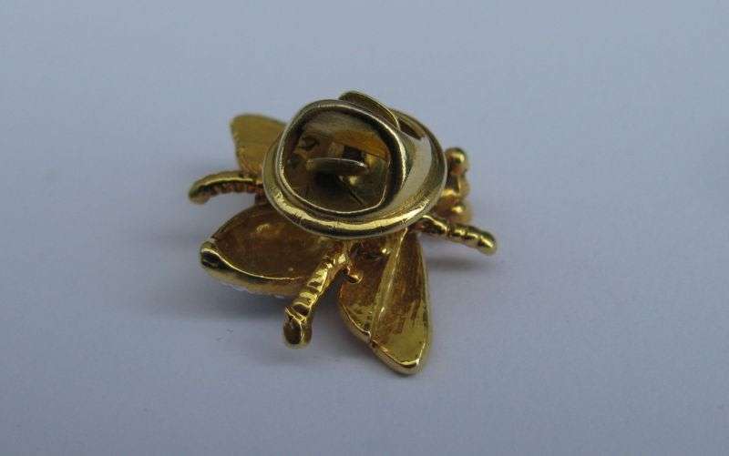 BROOCH / PIN - BEE