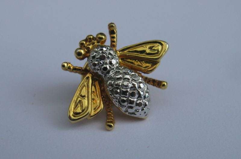 BROOCH / PIN - BEE