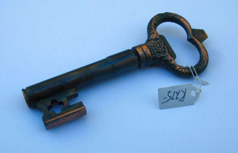 VINTAGE CONCEALED CORKSCREW IN THE SHAPE OF A KEY
