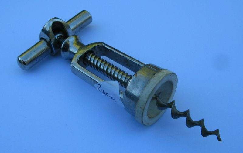 VINTAGE METAL CORKSCREW