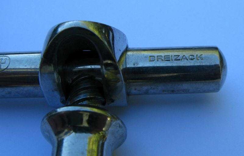 VINTAGE METAL CORKSCREW