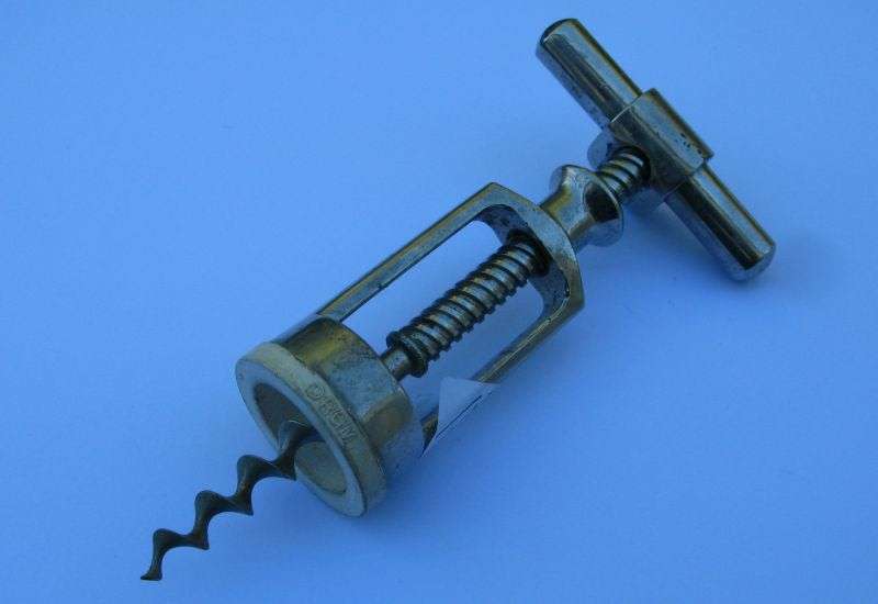 VINTAGE METAL CORKSCREW