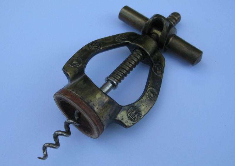 VINTAGE STAR SIGN CORKSCREW