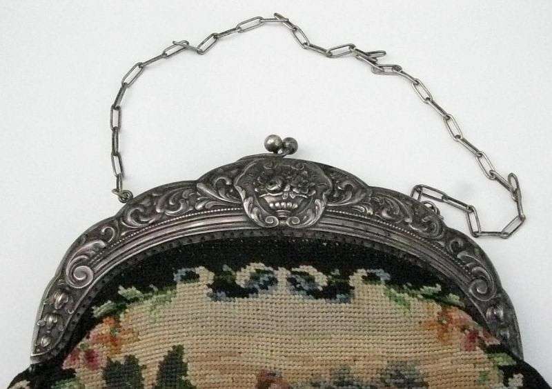 A BEAUTIFUL VICTORIAN ERA EMBROIDERED LADIES PURSE WITH ROMANTIC THEME
