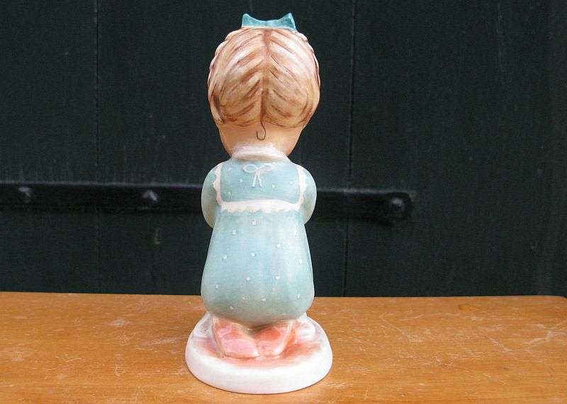 SO SWEET !! A VINTAGE PRAYING GIRL FIGURE BY GERMAN MAKER GOEBEL ...MUST SEE ...MUST HAVE !!