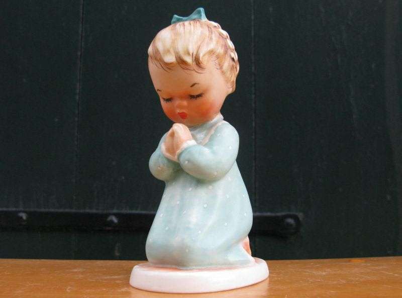 SO SWEET !! A VINTAGE PRAYING GIRL FIGURE BY GERMAN MAKER GOEBEL ...MUST SEE ...MUST HAVE !!