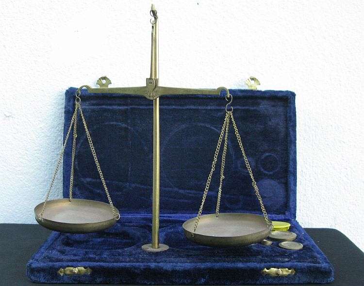ONE BID FOR BOTH !! A VINTAGE POSTAL SCALE AND A VINTAGE JEWELRY SCALE IN VELVET FEEL CASE ...WOW !!