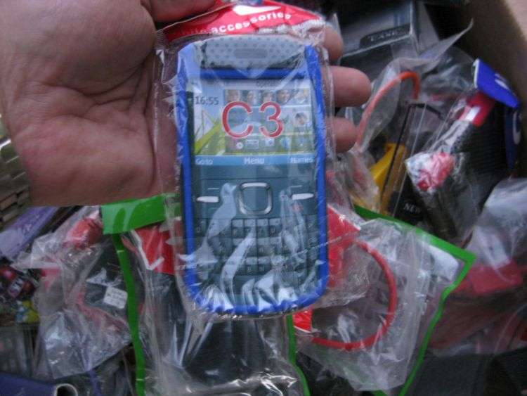 WOW !! WOW !!! A JOB LOT OF 150 CELLPHONE COVERS , CASES , BACKINGS ETC ...BID PER PIECE TO TAKE ALL