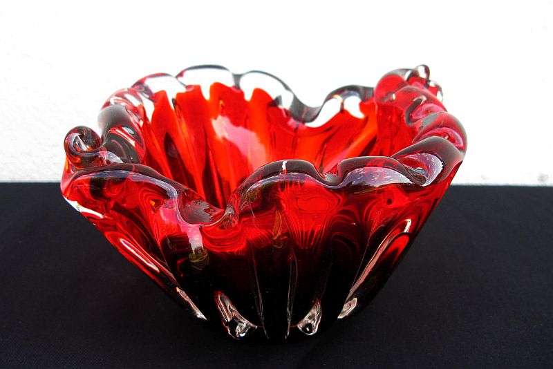 A GORGEOUS VINTAGE 1950`S BLOOD RED MURANO GLASS ASHTRAY WITH TWISTS AND SWIRLS ...WOW !!!