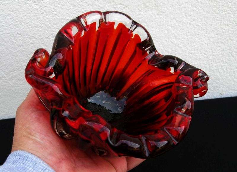 A GORGEOUS VINTAGE 1950`S BLOOD RED MURANO GLASS ASHTRAY WITH TWISTS AND SWIRLS ...WOW !!!