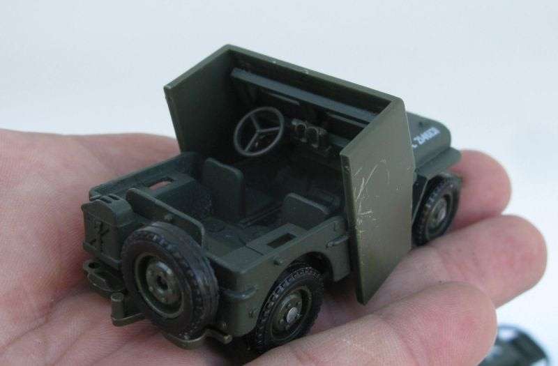 LOT OF DIE CAST METAL VEHICLES ...CORGI...SOLIDO...ETC..SOME ISSUES...SEE PICS...HEAVY ARMY VEHICLES