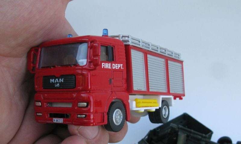 LOT OF DIE CAST METAL VEHICLES ...CORGI...SOLIDO...ETC..SOME ISSUES...SEE PICS...HEAVY ARMY VEHICLES