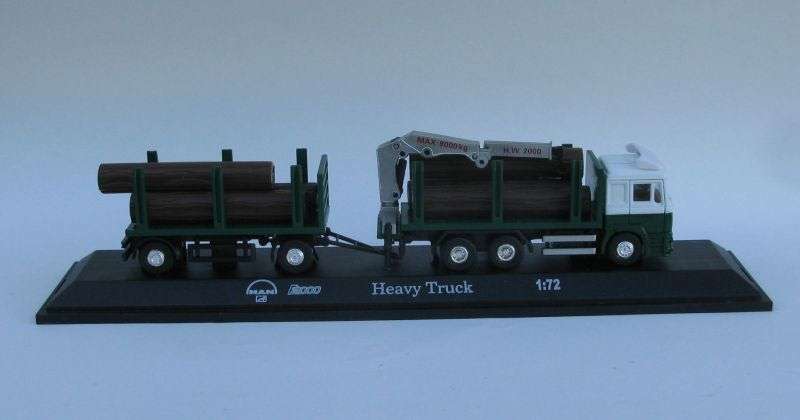 HECTIC !! A 1:72 SCALE DIE CAST METAL MODEL OF A"MAN" F2000 HEAVY TRUCK WITH CRANE ...MUST SEE !!