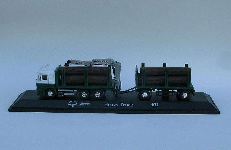 HECTIC !! A 1:72 SCALE DIE CAST METAL MODEL OF A"MAN" F2000 HEAVY TRUCK WITH CRANE ...MUST SEE !!