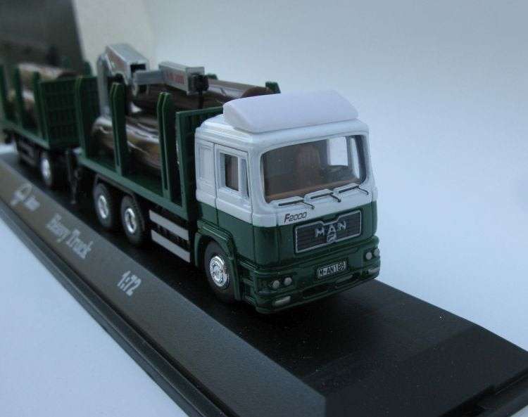 HECTIC !! A 1:72 SCALE DIE CAST METAL MODEL OF A"MAN" F2000 HEAVY TRUCK WITH CRANE ...MUST SEE !!