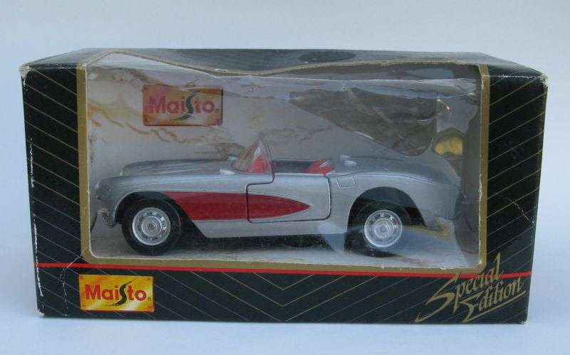 CLASSIC !! A 1:39 SCALE DIE CAST METAL MODEL OF THE 1957 CHEVROLET CORVETTE BY MAISTO...COOL !!